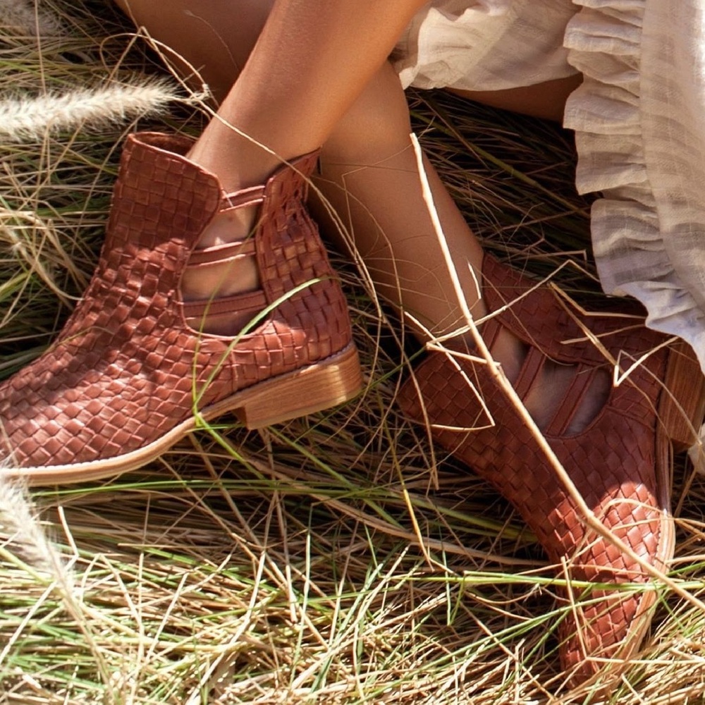 8.5 Avenue Woven Leather Ankle Boots in Vintage Brown